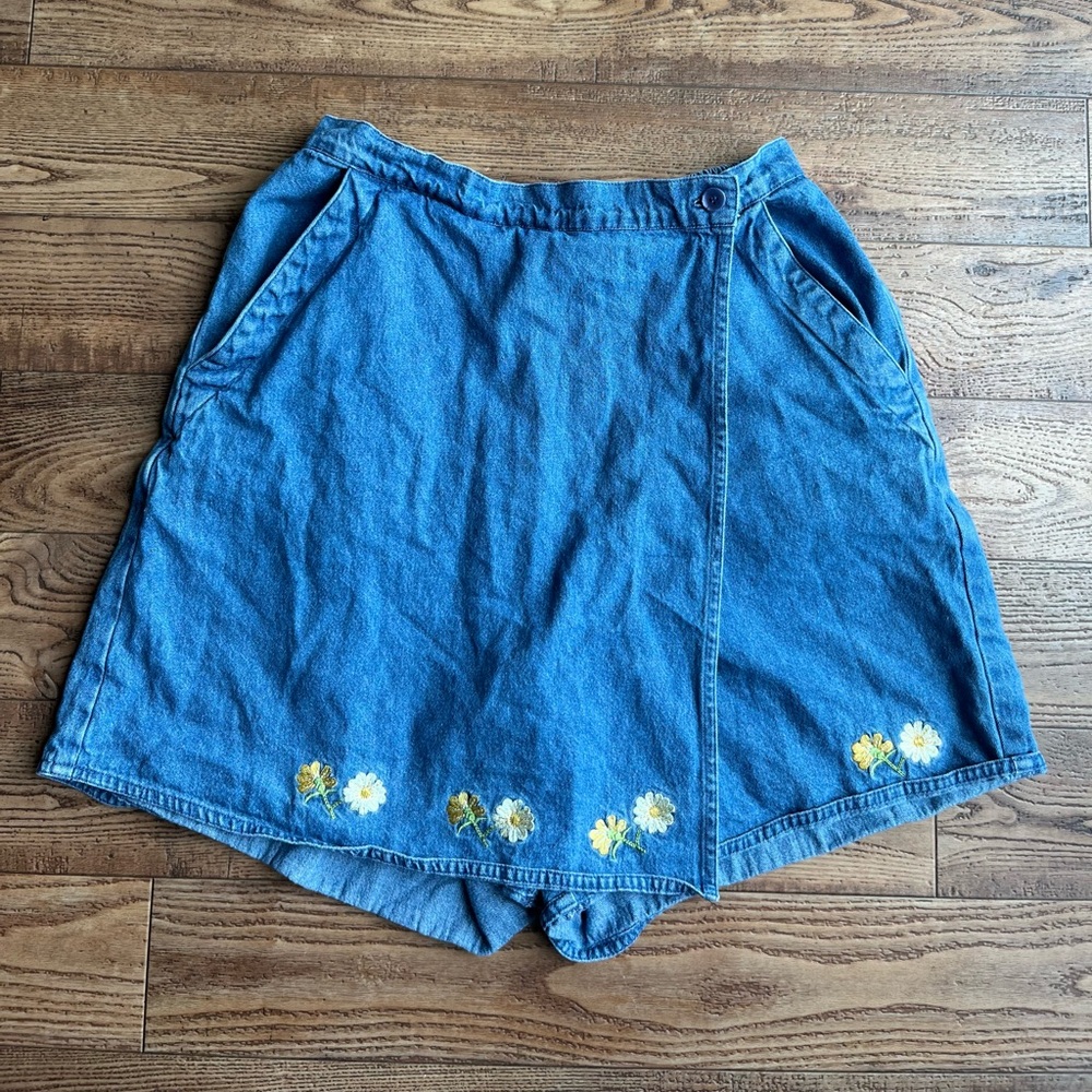 Vintage BFA Classics Womens Sz M Denim Skort Hippy Daisy Embroidered 2 Pockets